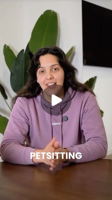 A cuidadora da Patas e Patudos explica o serviço de petsitting